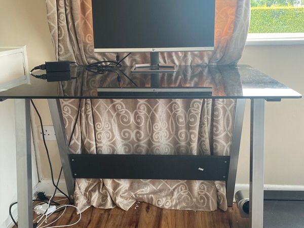 2 x HP Monitor 24” for sale