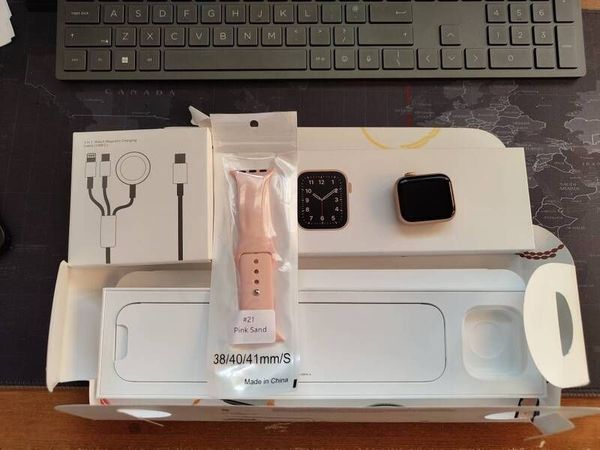 Apple Watch SE 40 mm Rose Gold boxed with new strap