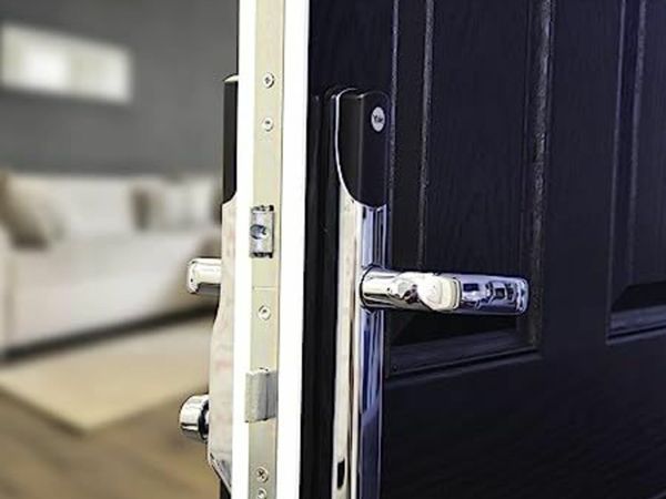 YALE Conexis L1 Smart Keyless Door Lock