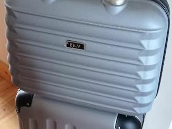NEW SUIT CASE SET (TRAVEL SET)  Carry on size both