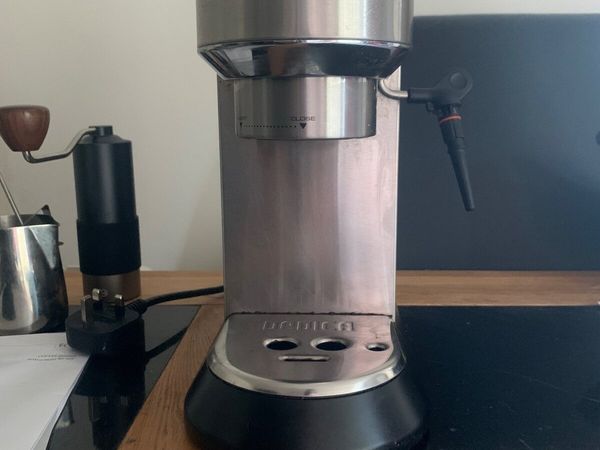 Delonghi Deadica Coffee Machine plus equipment