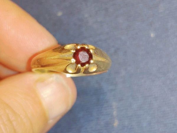 CHUNKY GARNET, 9CT Gold Unisex Vintage Ring !