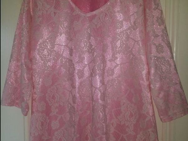 Beautiful pink lace boutique top size UK16 EUR44 Postage included