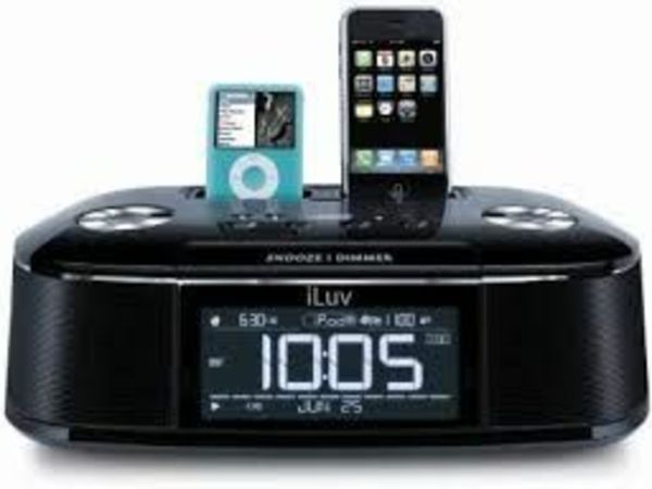 iLuv Dual alarm clock radio with Dual iPod Docks