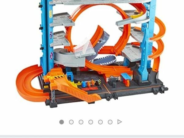 Hot wheels ultimate garage with cars