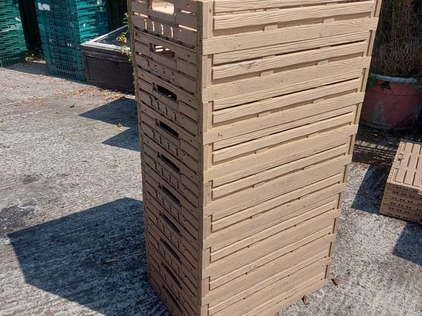 10 shallow plastic wood effect foldable crates