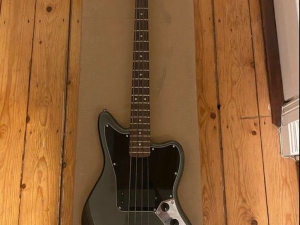 Squier Fender Jaguar bass