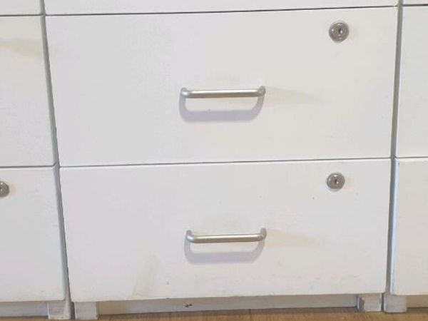 3 drawer lockers