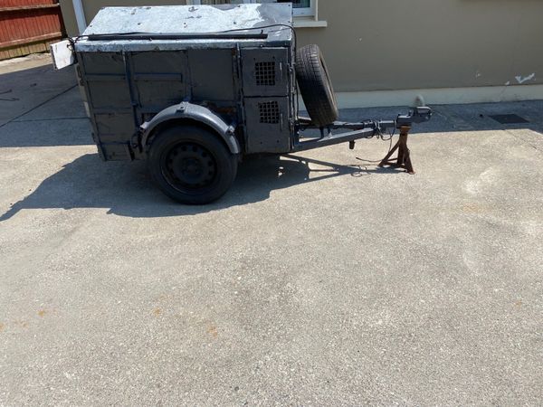 Sectioned Dog Trailer