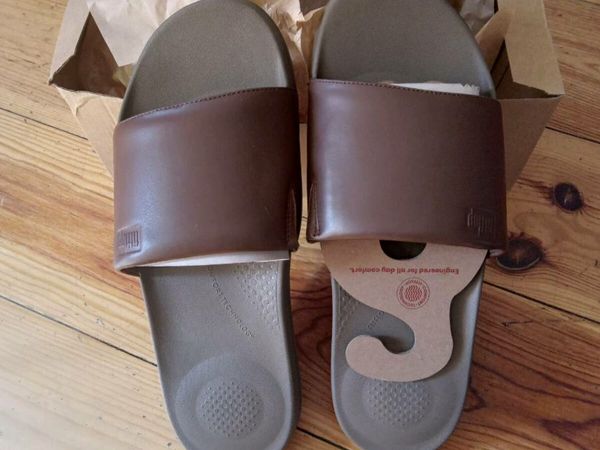 Brown leather Fitflops