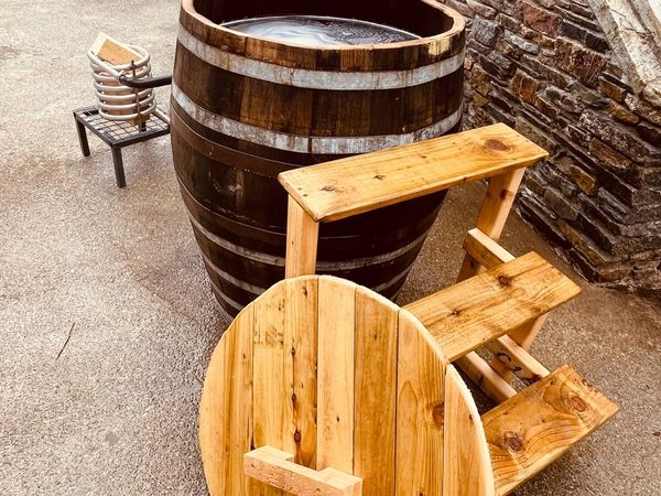 Oak whiskey barrel hot tubs
