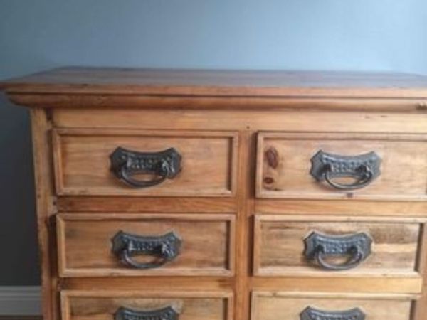 Wardrobe & Chest of Drawers
