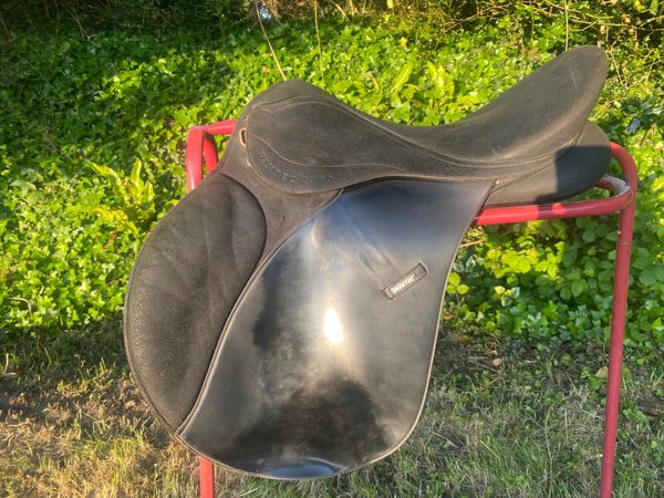 Wintec 2000 saddle adjustable currently narrow