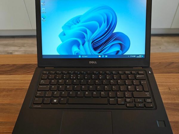 DELL Latitude E5280 Ultrabook Laptop  - 16GB / SSD