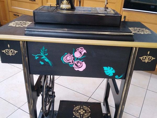 Hand painted Vintage Singer Sewing table,machine