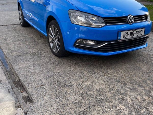 2016 Blue Volkswagen polo BlueMotion