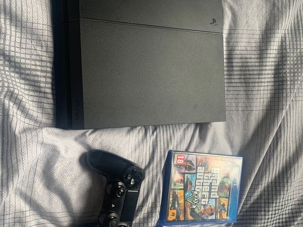 PS4 black 800gb with 2 games and controller