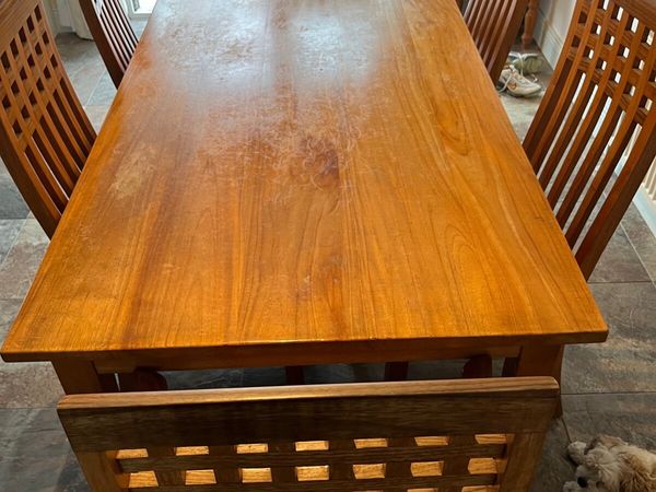 Oak kitchen table and six dining chairs