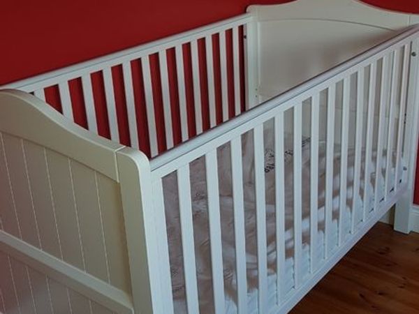 Baby cot / toddler bed / baby bedroom / babylo