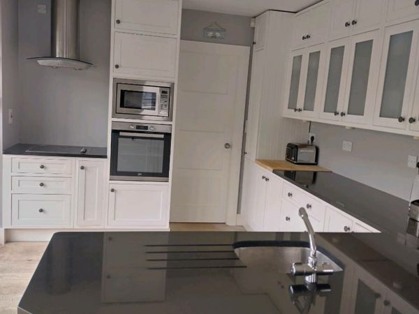 Inframe Kitchen with granite worktop