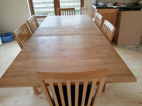 Table and 6 chairs perfect condition