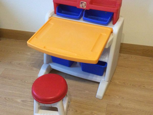 Kids step2 art table with chair