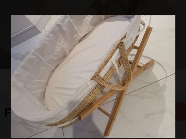 moses basket with stand and mattress