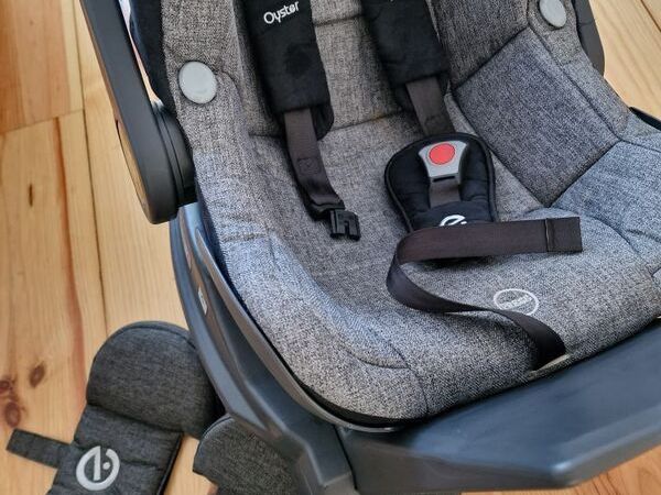 Oyster Capsule Carseat & base - like new