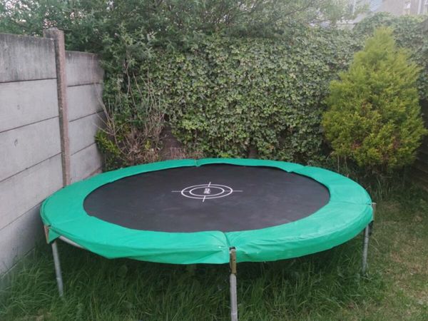 8ft trampoline ( 1 year old)