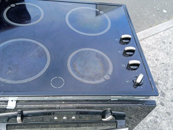 Oven and hob working perfect condition 80 euro