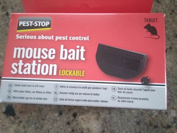 Mouse bait station lockable
