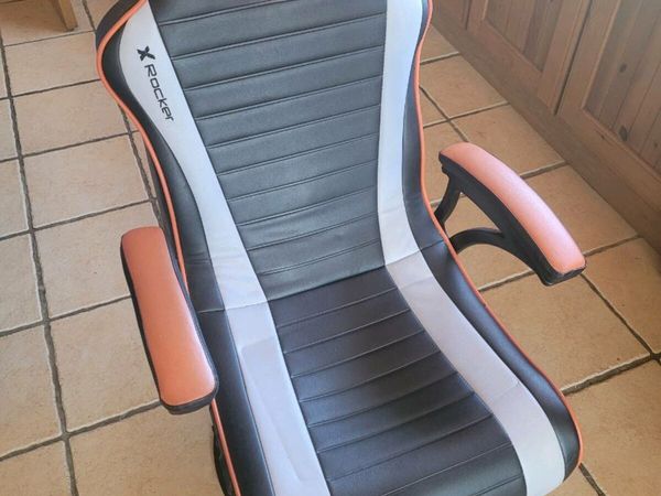 Gaming Chair with headphones