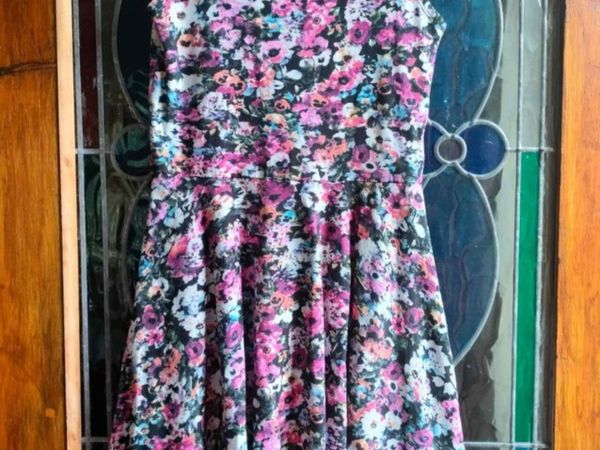 ladies Villa summer stretch dress new with tags.