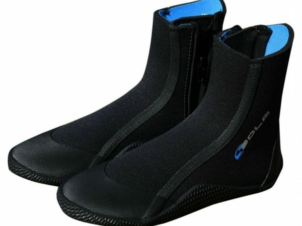 New Zipped 5mm boots size 5, liquid seamed