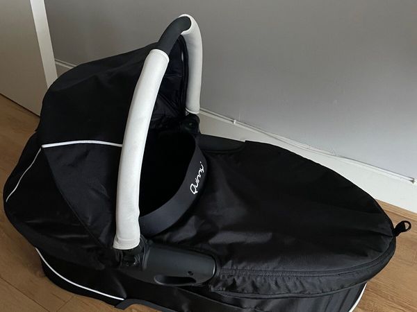 Quinny carrycot