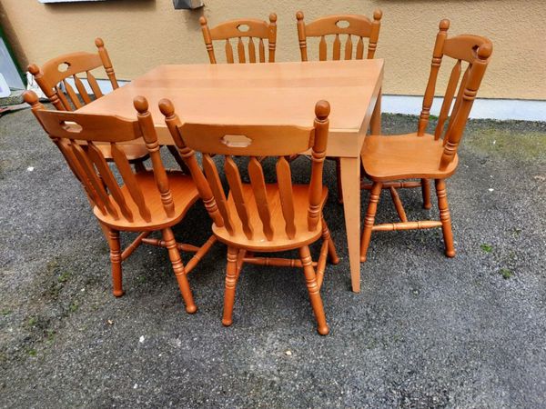 Extendable table and 6 chairs