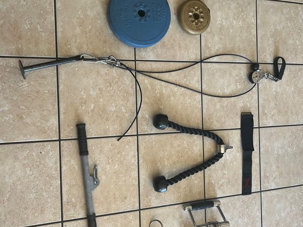 GYM CABLE PULLEY SYSTEM, ATTACHMENTS+WEIGHTS!