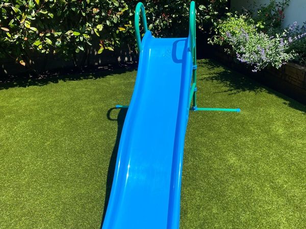 6FT Wavy Slide with Water Feature