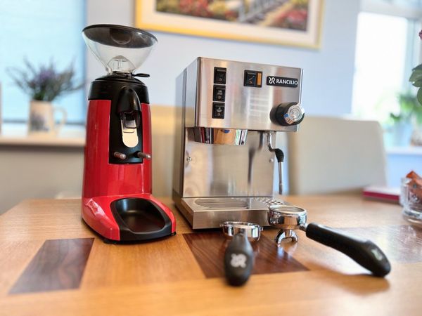 Rancilio Silvia coffee machine with grinder