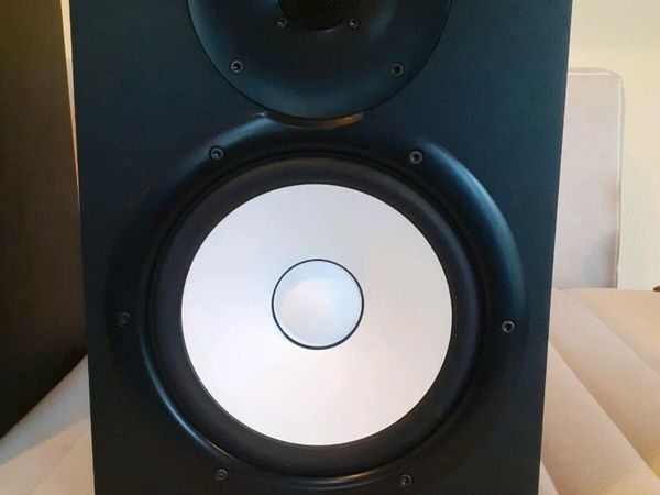 X2 Yamaha HS8 active speakers