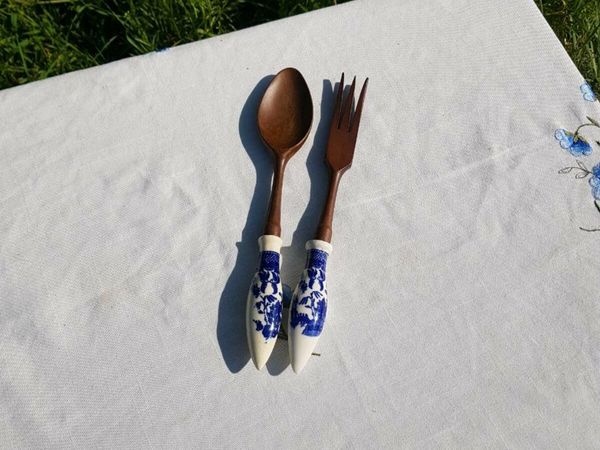 Ceramic blue willow cutlery