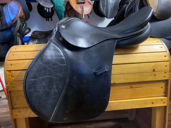 Black Leather saddle 17.5-18”