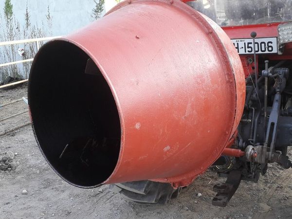 Concrete mixer ( agromix).. bulk tank