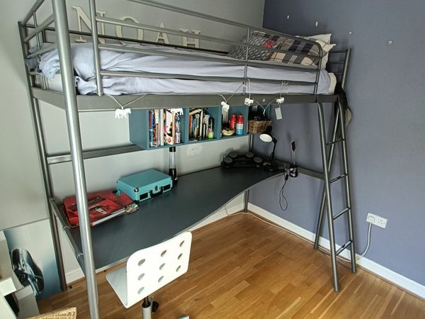 Bunkbed with desk