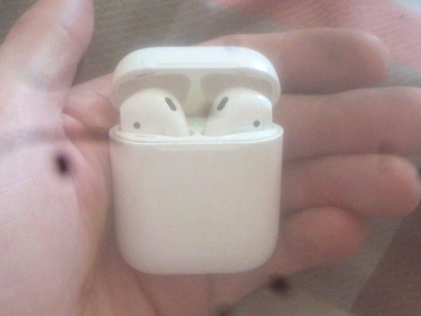 Apple AirPods Second Generation #2