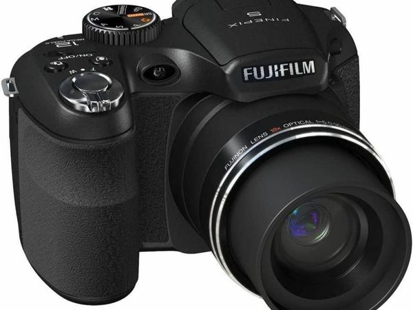 Fujifilm FinePix S2500 Digital Camera