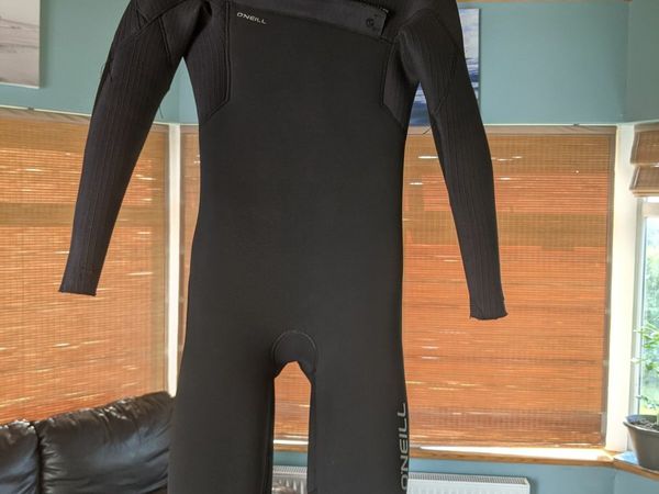 youth hooded hyperfreak wetsuit  size 16years