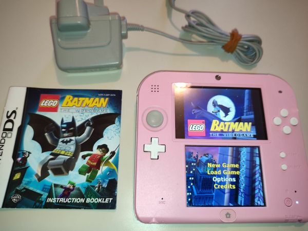 NINTENDO 2DS WITH CHARGER AND LEGO BATMAN  WORKING