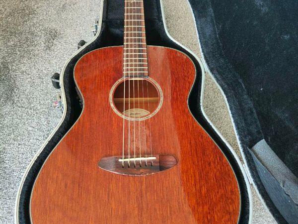 Breedlove Semi-acoustic Guitar(Mahogany)