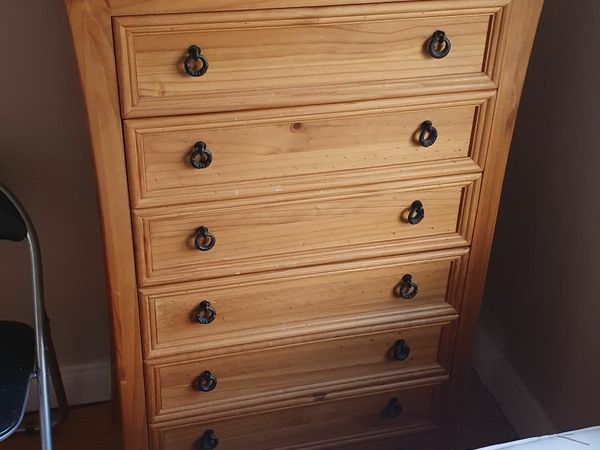 Chest of drawers with lockers